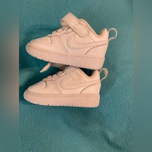 Nikes 3c